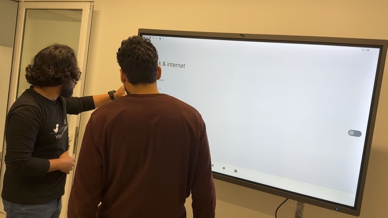 قاعة الاجتماعات بعد التركيب
