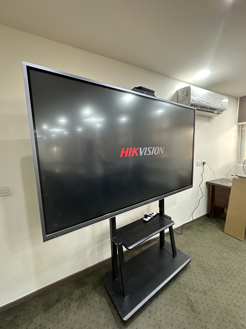 لوحة Hikvision أثناء التشغيل