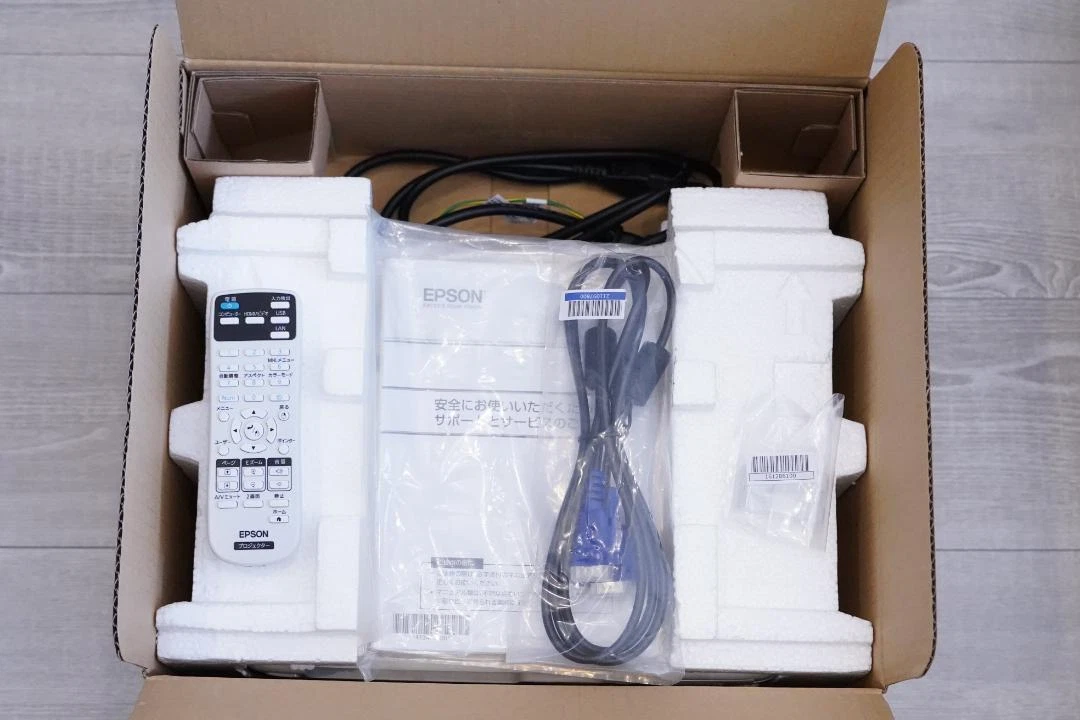 Epson EB-S05 SVGA 3300 Lumens Projector (Renewed) - الصورة 5