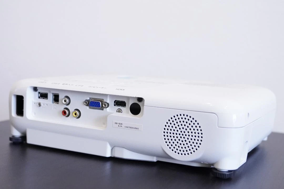 Epson EB-S05 SVGA 3300 Lumens Projector (Renewed) - الصورة 2